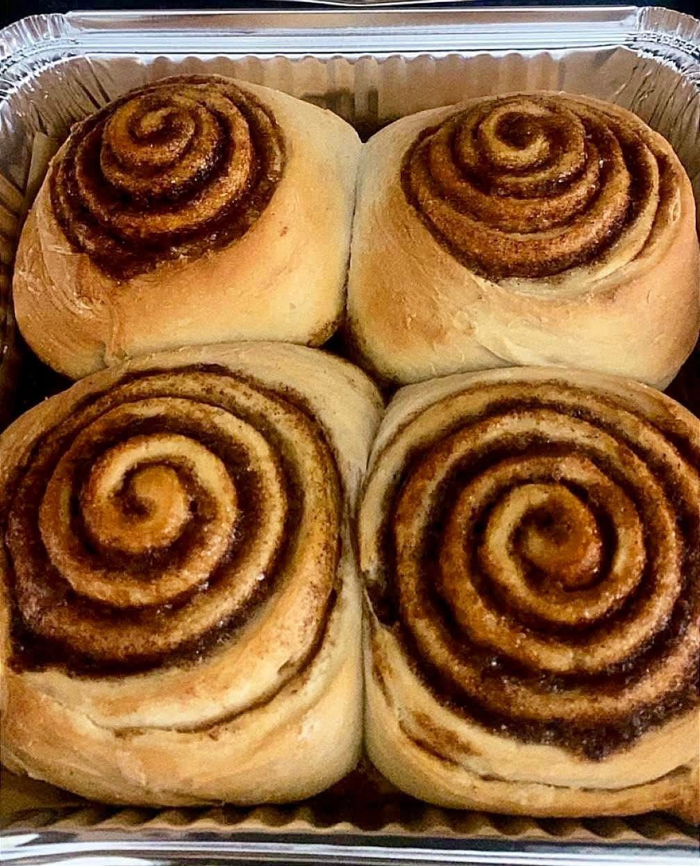 Half Cinnamon Half chocolate rolls-2 of each- pan of 4 (jumbo)